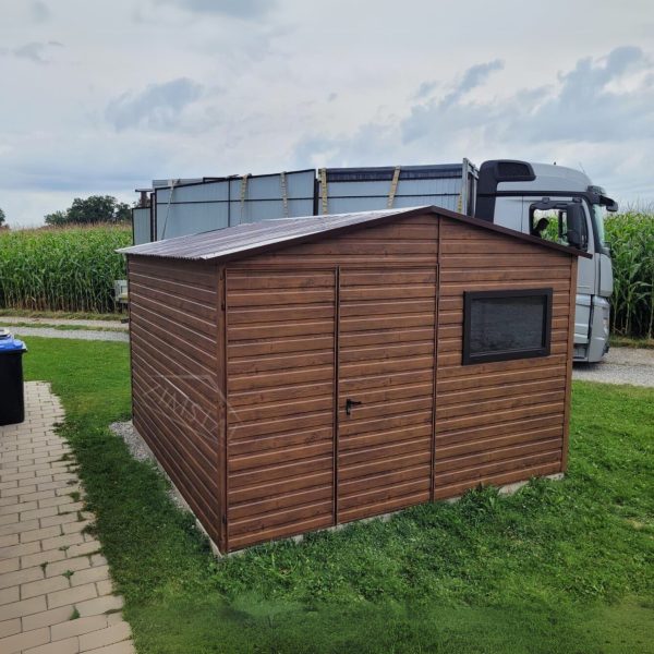 Garaż blaszany domek ogrodowy 3,5×3,5 dach dwuspadowy kolor drewnopodobny orzech