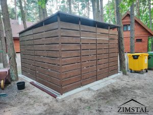 wiata-smietnikowa-panele-azurowespad-do-tylu-drzwi-kolor-drewnopodobny