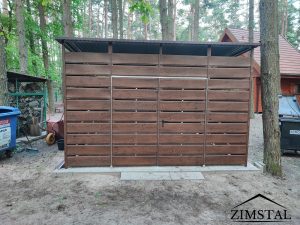 wiata-smietnikowa-panele-azurowespad-do-tylu-drzwi-kolor-drewnopodobny